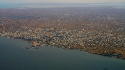 السفارة الأمريكية بتونس تدعو رعاياها لتجنب السفر إلى جربة