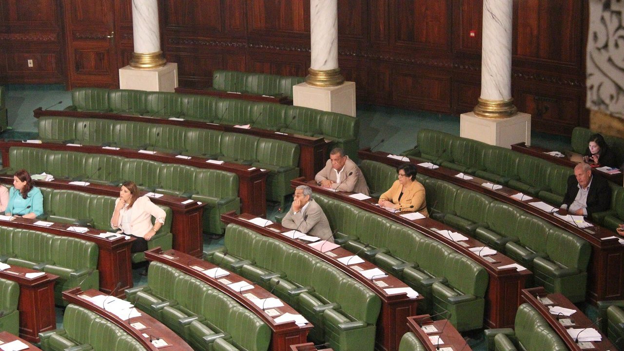 لجنة المالية بالبرلمان تشرع في مناقشة الميزانية