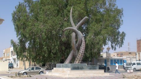 وقفة احتجاجية للمعطلين عن العمل من أصحاب الشهادات العليا في قبلي