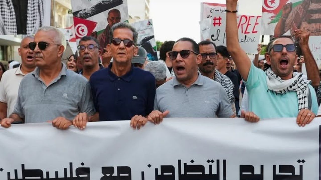 The release of three activists after they were arrested after a supporting march by the Resilience Fleet prisoners.