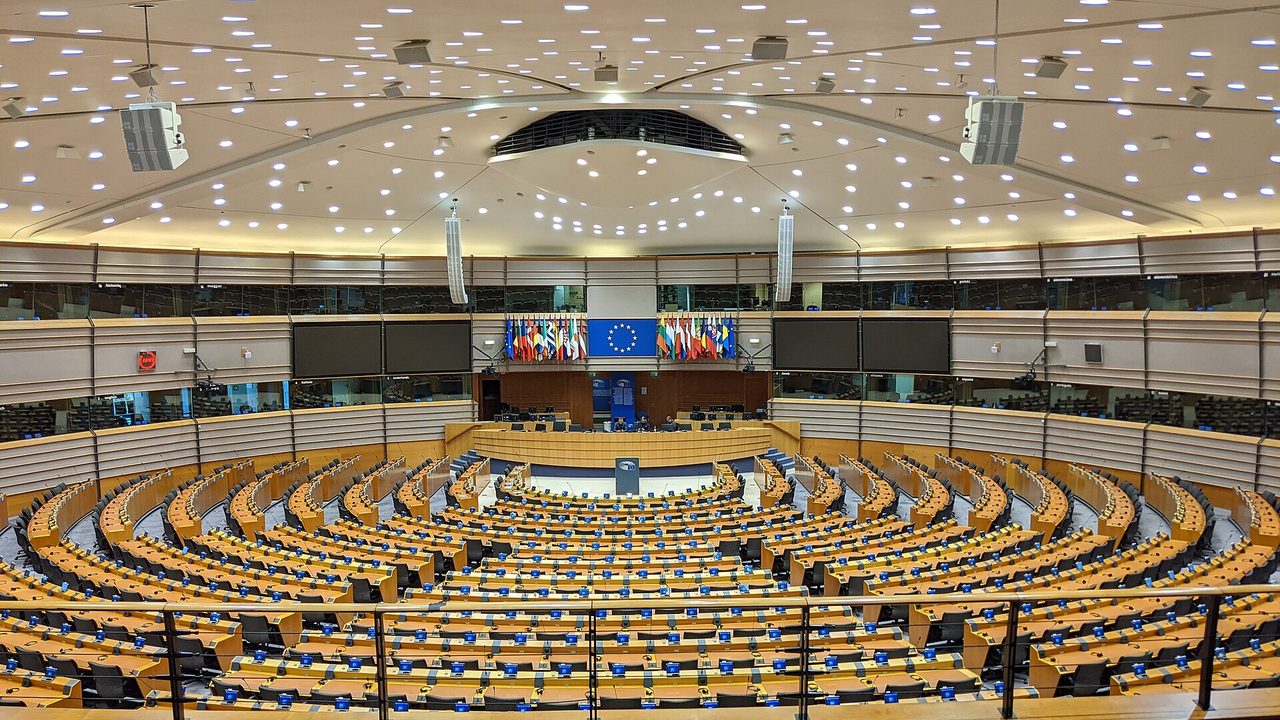 Les parlementaires européens votent en faveur de l'inclusion de Ennahda et de ses réseaux parmi les organisations terroristes