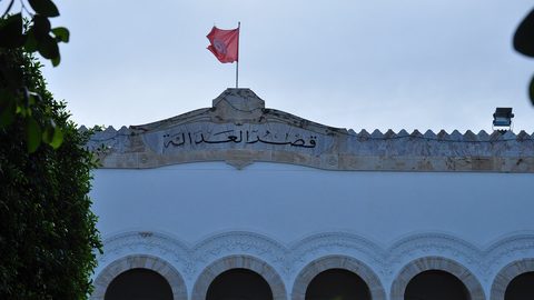 النيابة العمومية تحتفظ بموظفين اثنين في قضية مخدرات