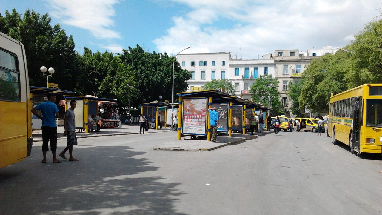 Ligne de bus étendue jusqu'à la mer bleue