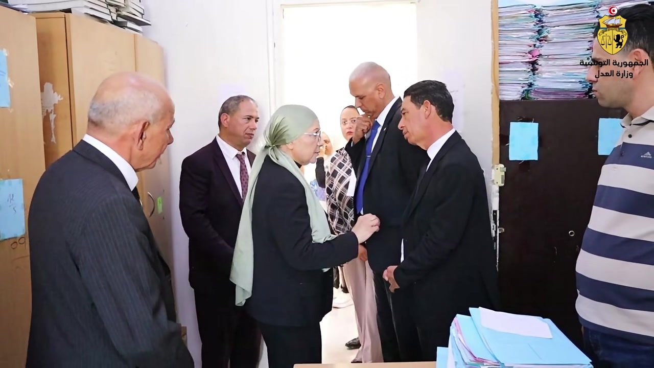 معتقل في قضية التآمر يبدأ إضرابا عن الطعام داخل السجن