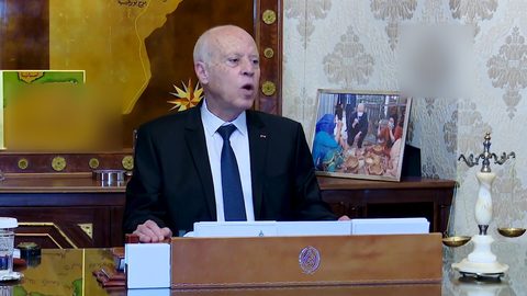 Un journaliste critique le contenu de la page du président de la République.