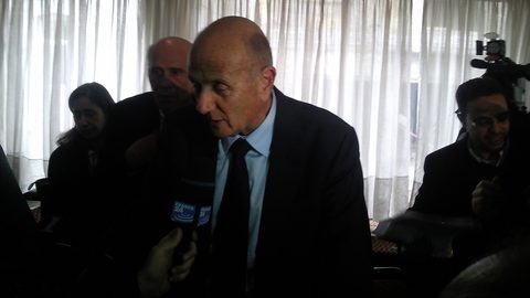 أحمد نجيب الشابي يقرر تعليق إضرابه عن الطعام مؤقتاً
