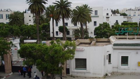 وفاة صانع المحتوى يسري الرمضاني بمستشفى شارل نيكول