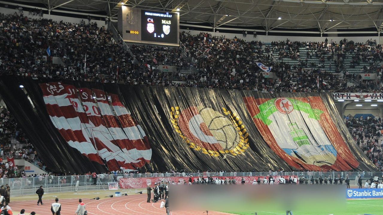 CAF inflige une amende de 40 000 dollars à l'Espérance de Tunis pour des incidents de supporters